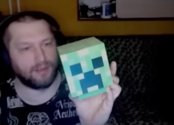 Plik:Creeper aw man.png