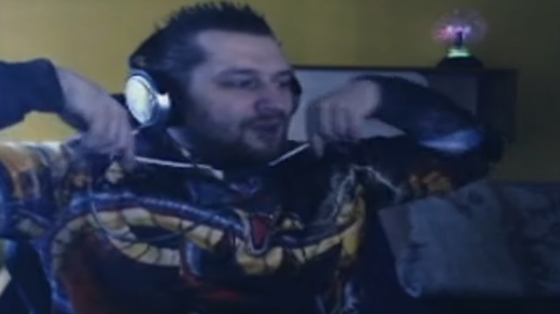 Plik:Bluza ze smokiem.png