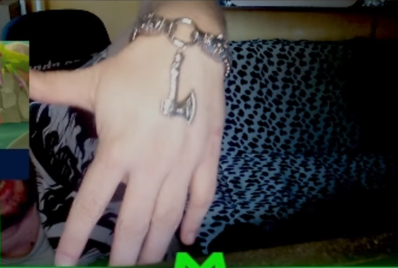 Plik:Mammon siekierka na łapie.png