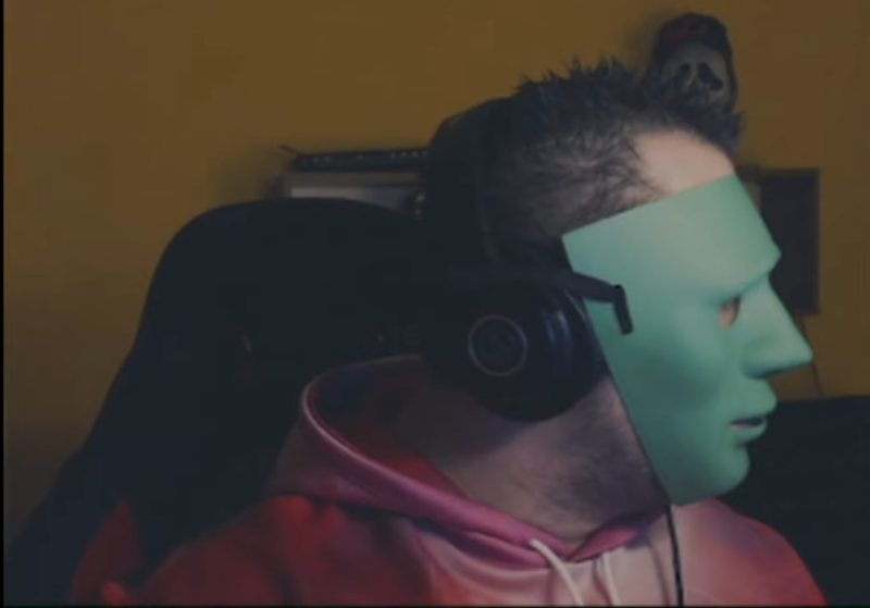 Plik:Zielona maska z boku .png